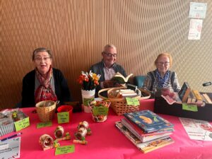 Paradeta de libros y manualidades Sant Jordi Torreta Eixample El 